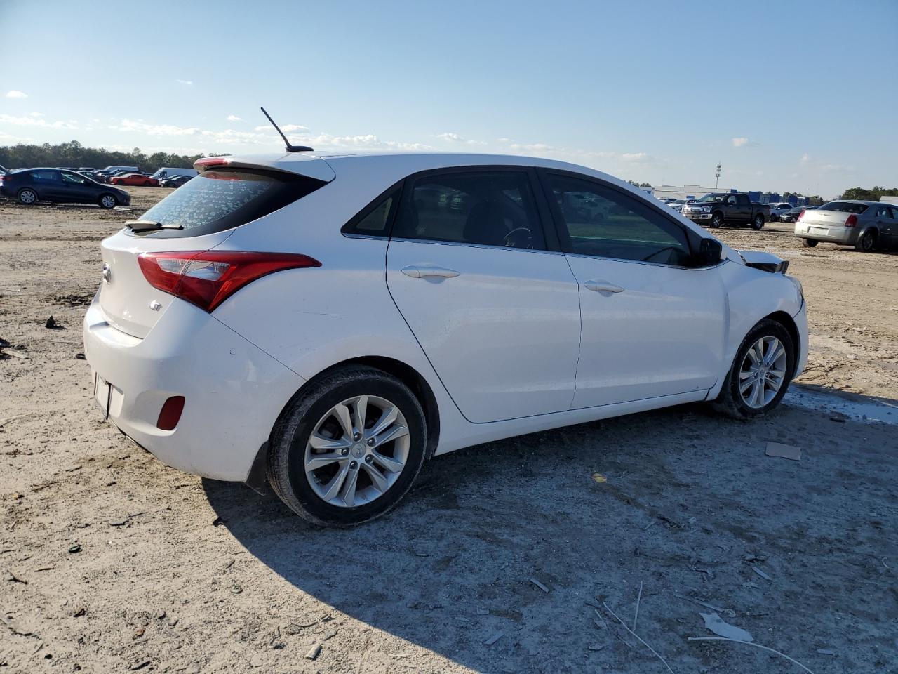2014 Hyundai Elantra - Image 3