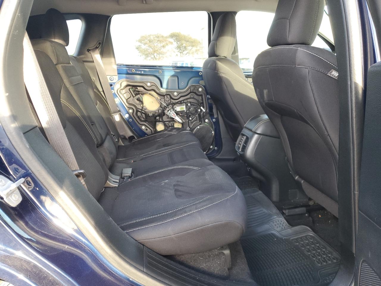 2015 Jeep Grand Cherokee - Image 11