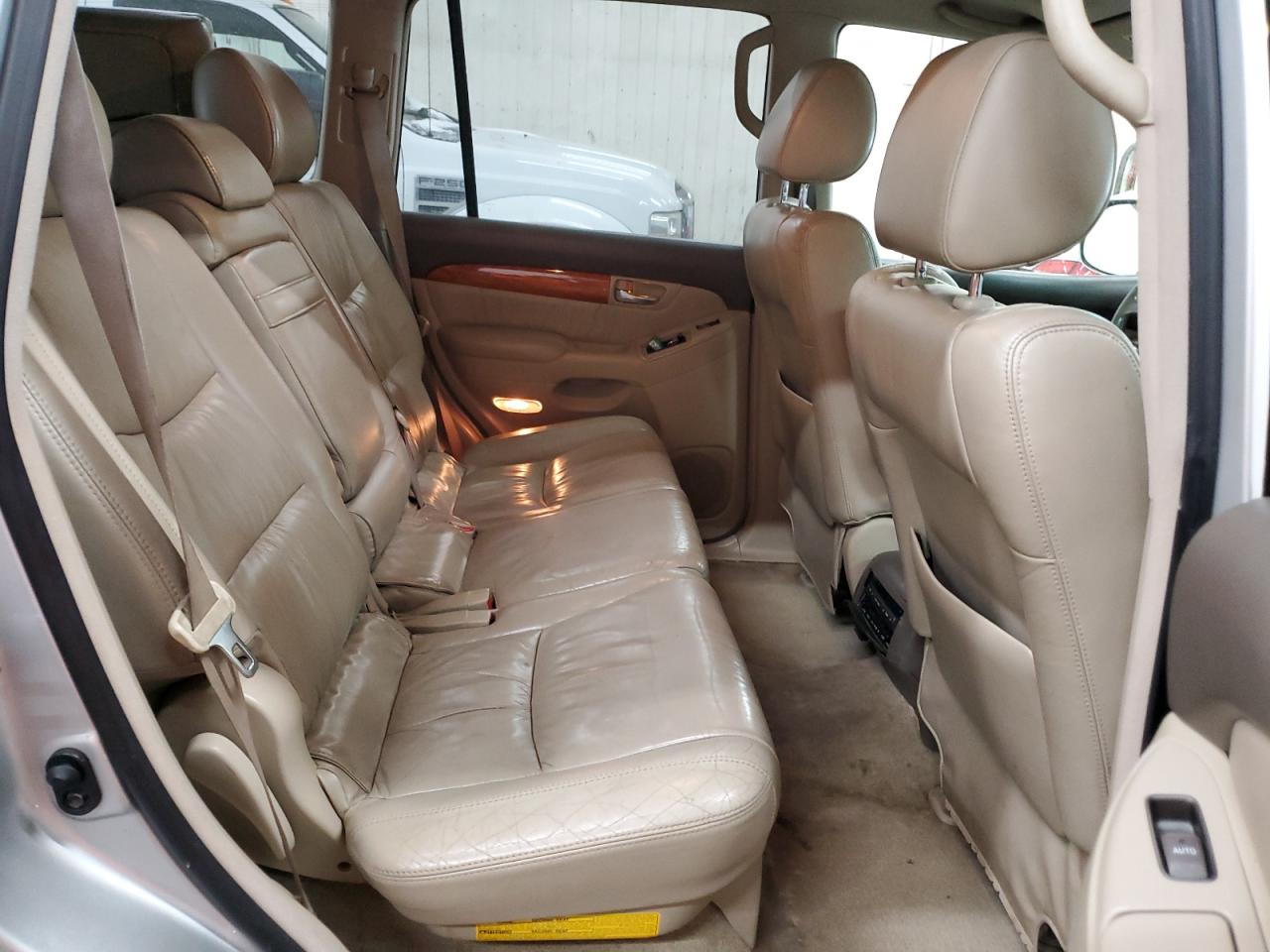 2005 Lexus GX - Image 12