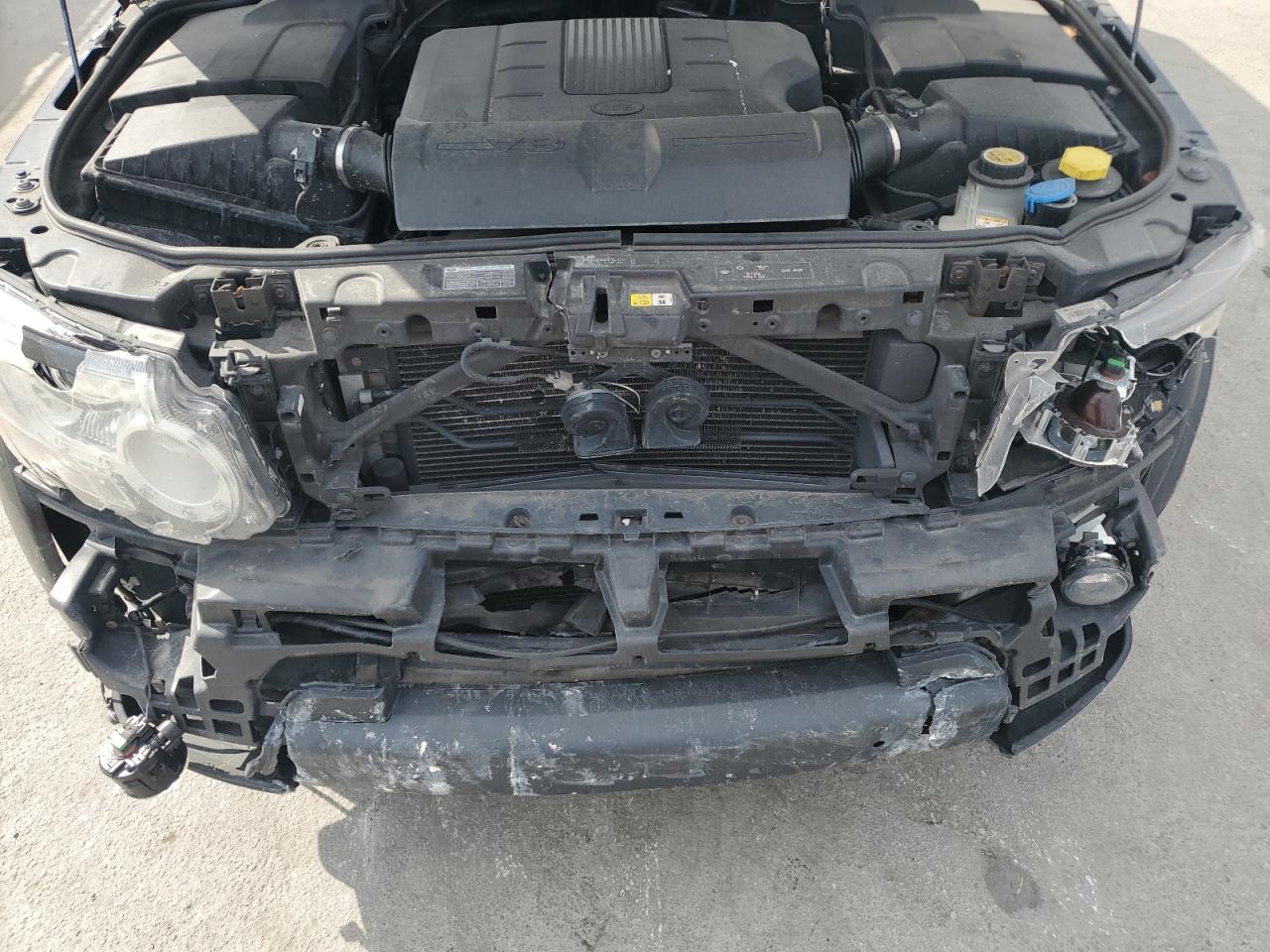 2013 Land Rover LR4 - Image 12