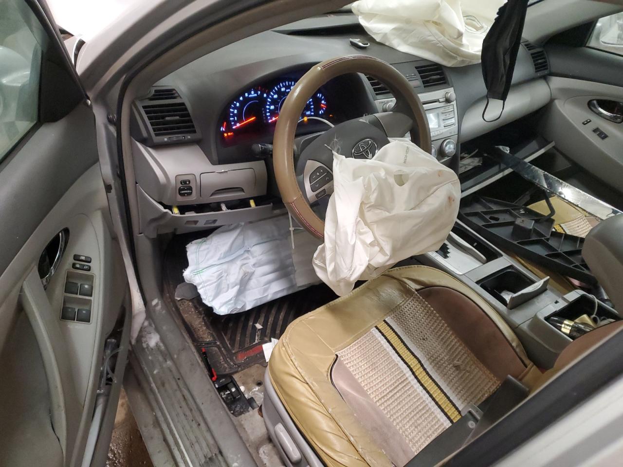 2010 Toyota Camry - Image 8