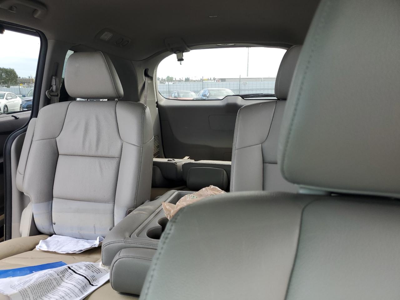 2015 Honda Odyssey - Image 10
