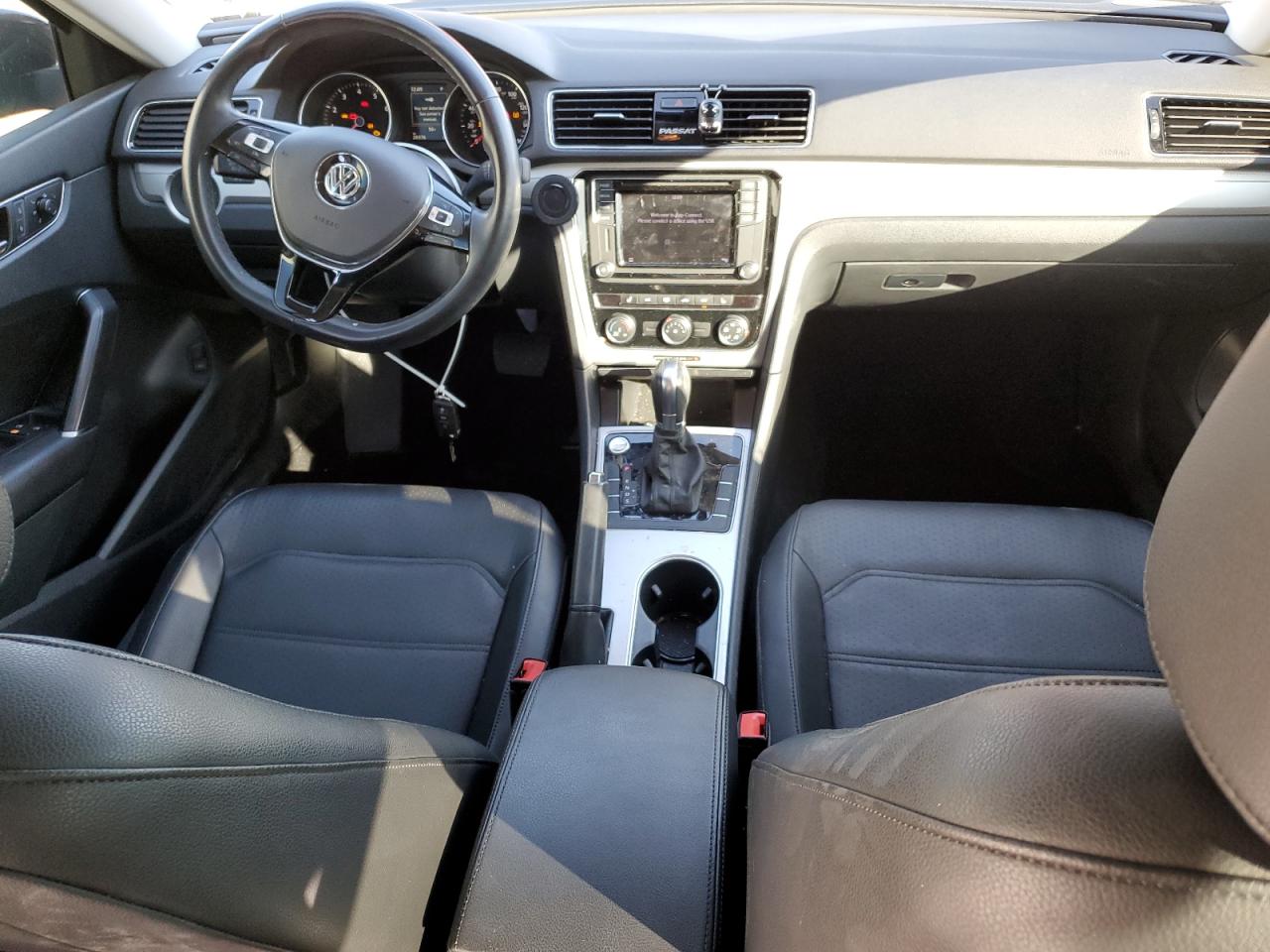 2019 Volkswagen Passat - Image 8