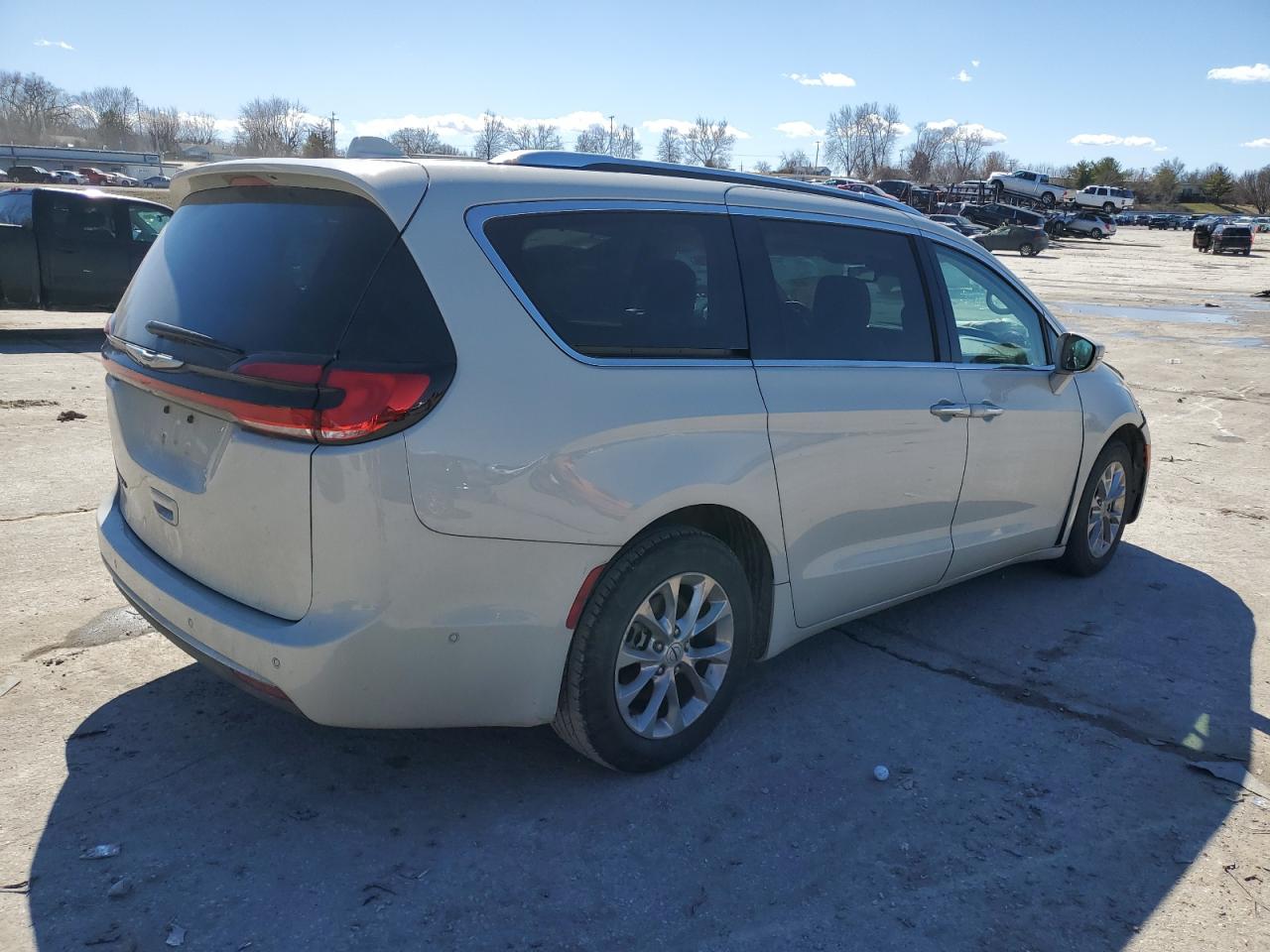 2021 Chrysler Pacifica - Image 3
