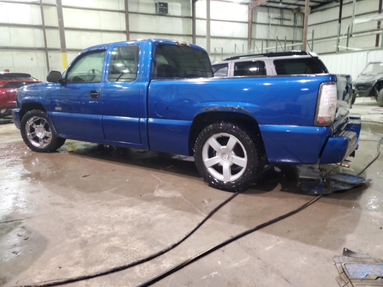 2004 Chevrolet Silverado - Image 2