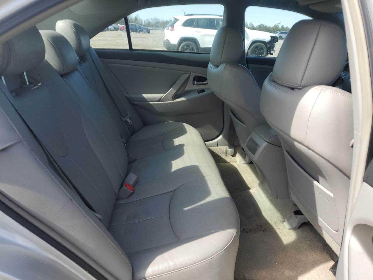2010 Toyota Camry - Image 11