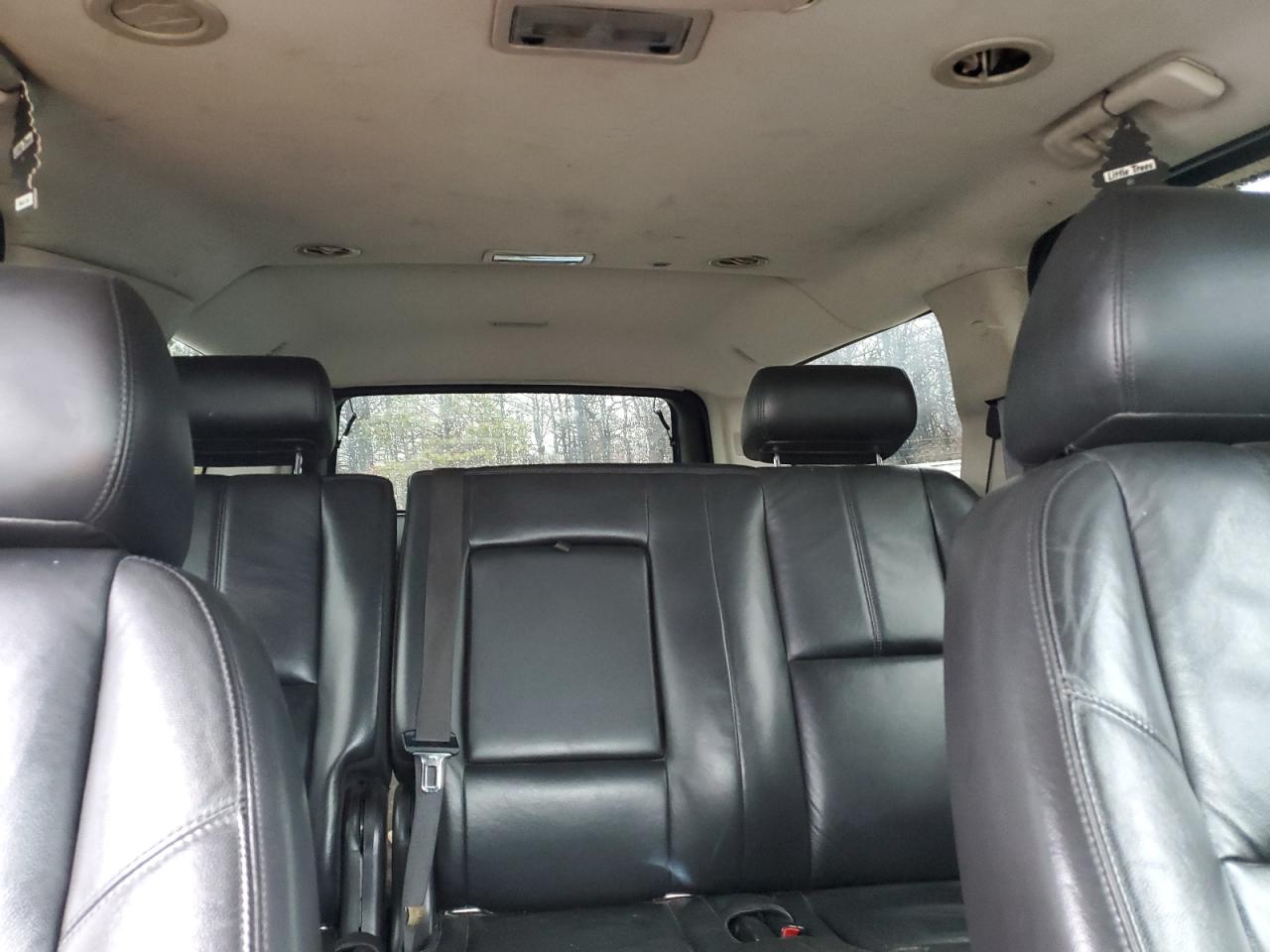 2010 Chevrolet Suburban - Image 10