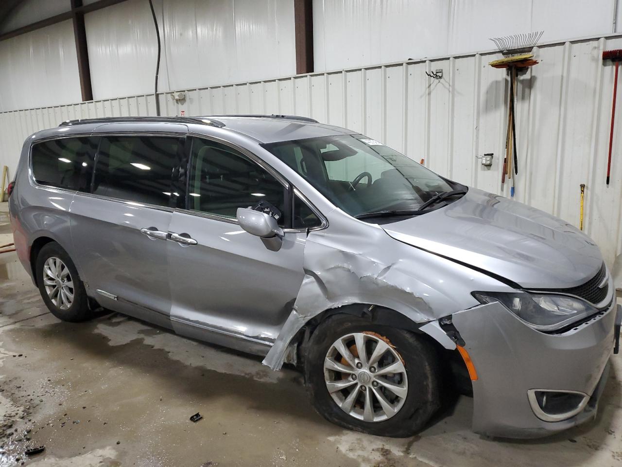 2018 Chrysler Pacifica - Image 4