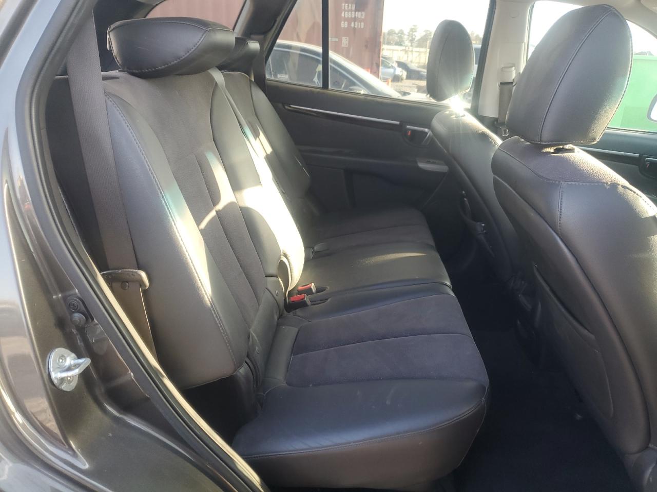 2012 Hyundai Santa Fe - Image 11