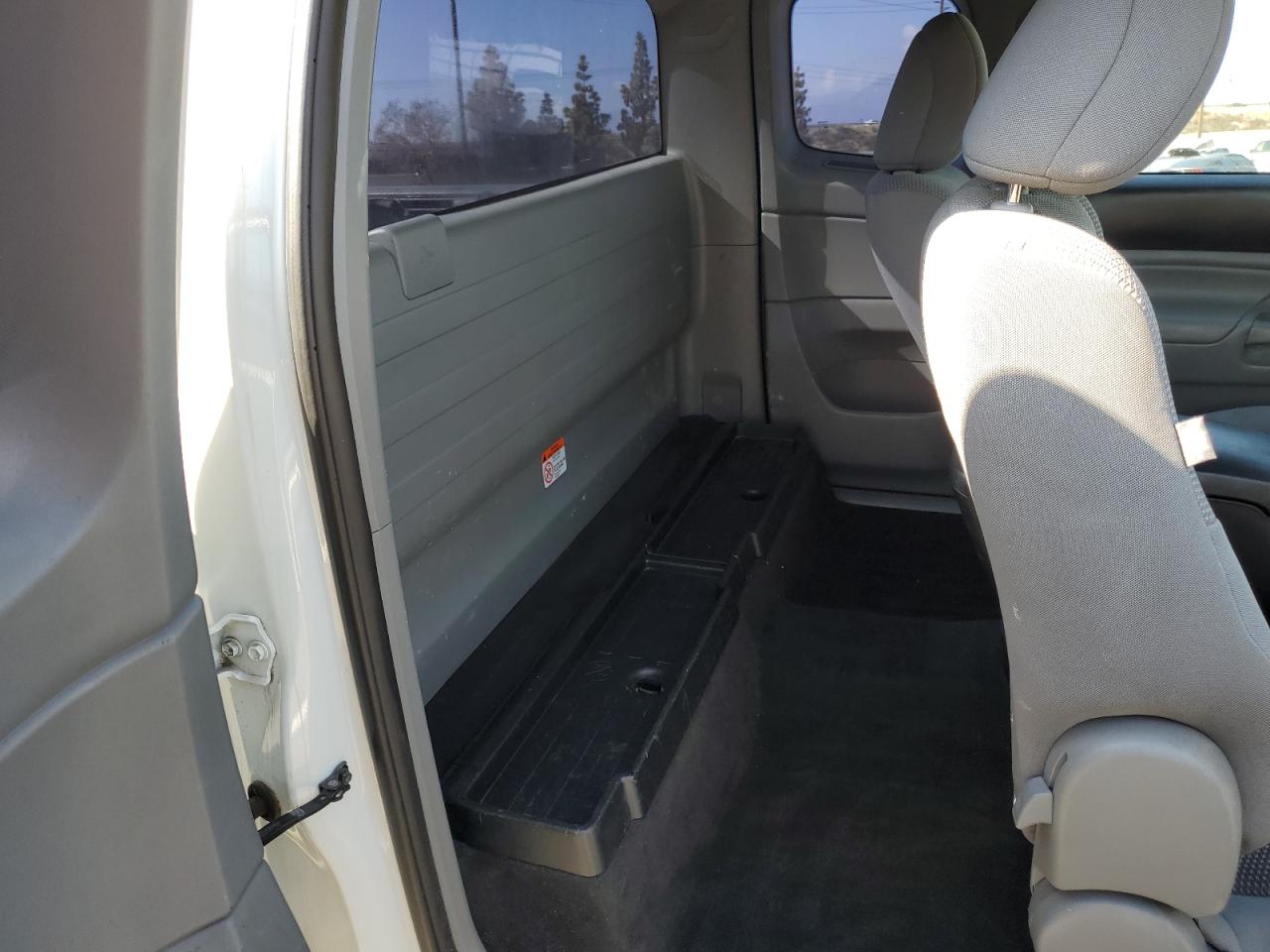 2015 Toyota Tacoma - Image 11