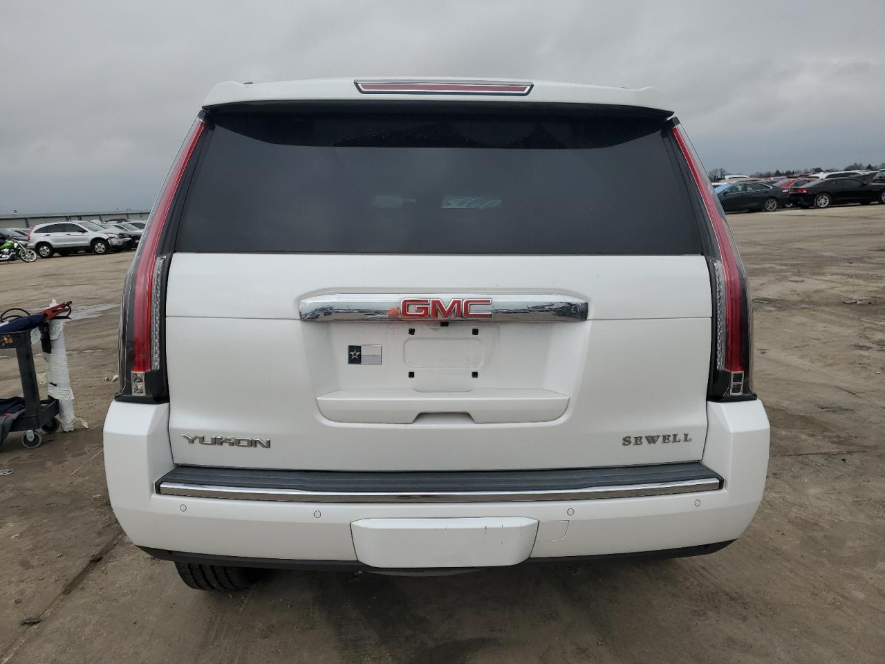 2016 GMC Yukon - Image 6
