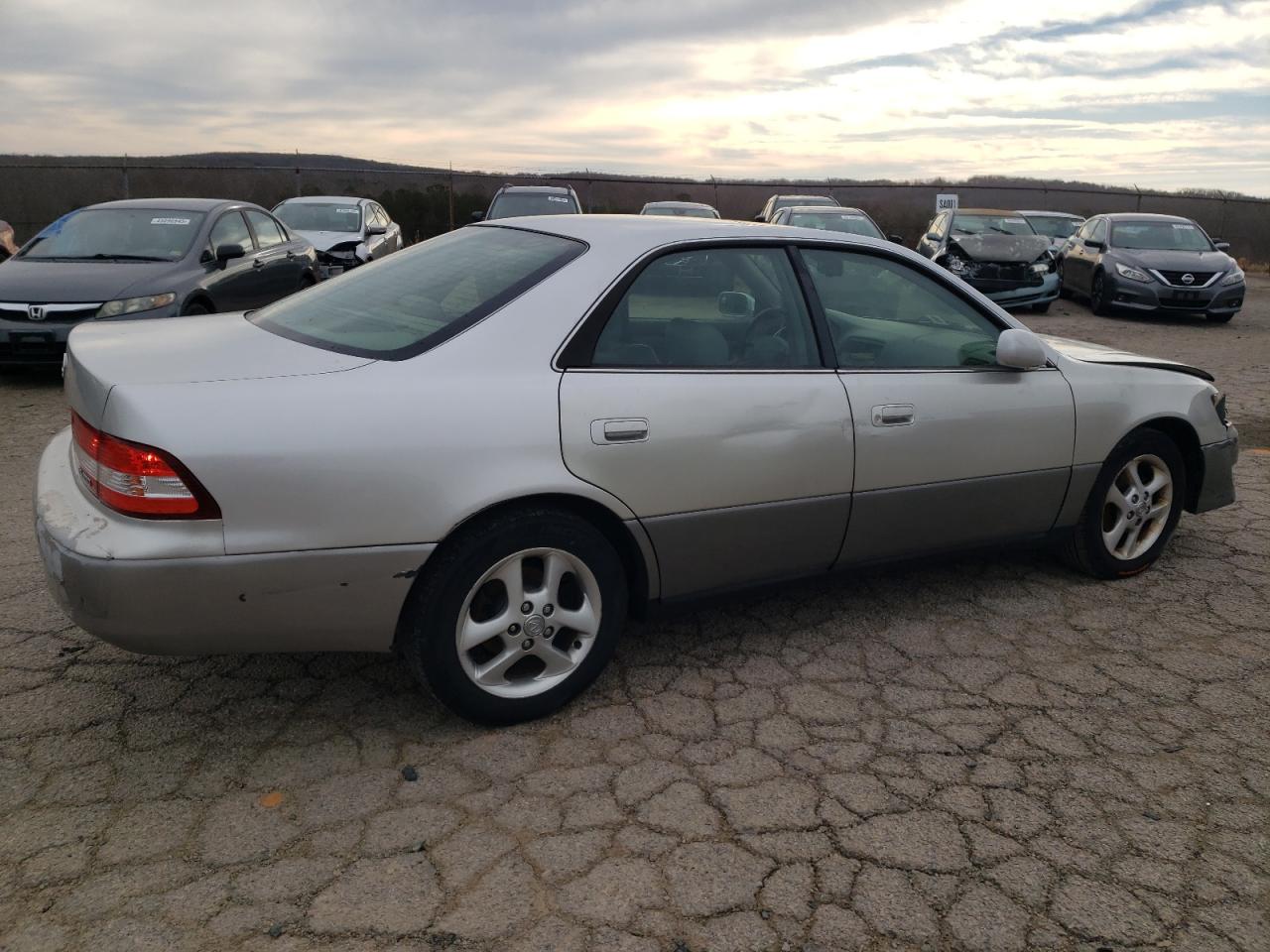 2001 Lexus ES - Image 3