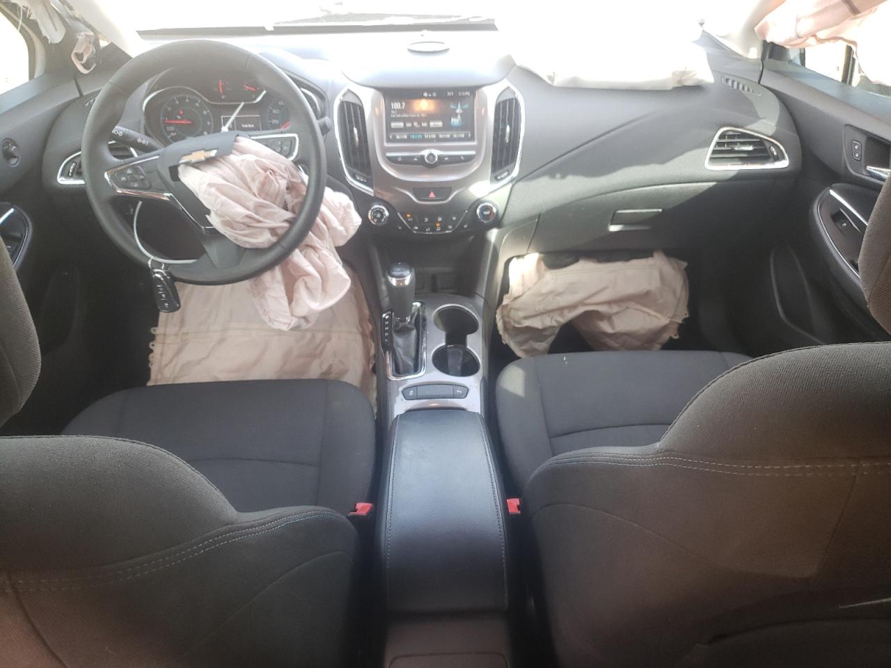 2018 Chevrolet Cruze - Image 8