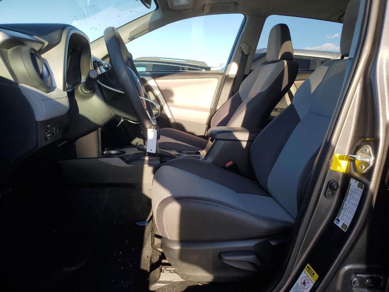 2015 Toyota RAV 4 - Image 7
