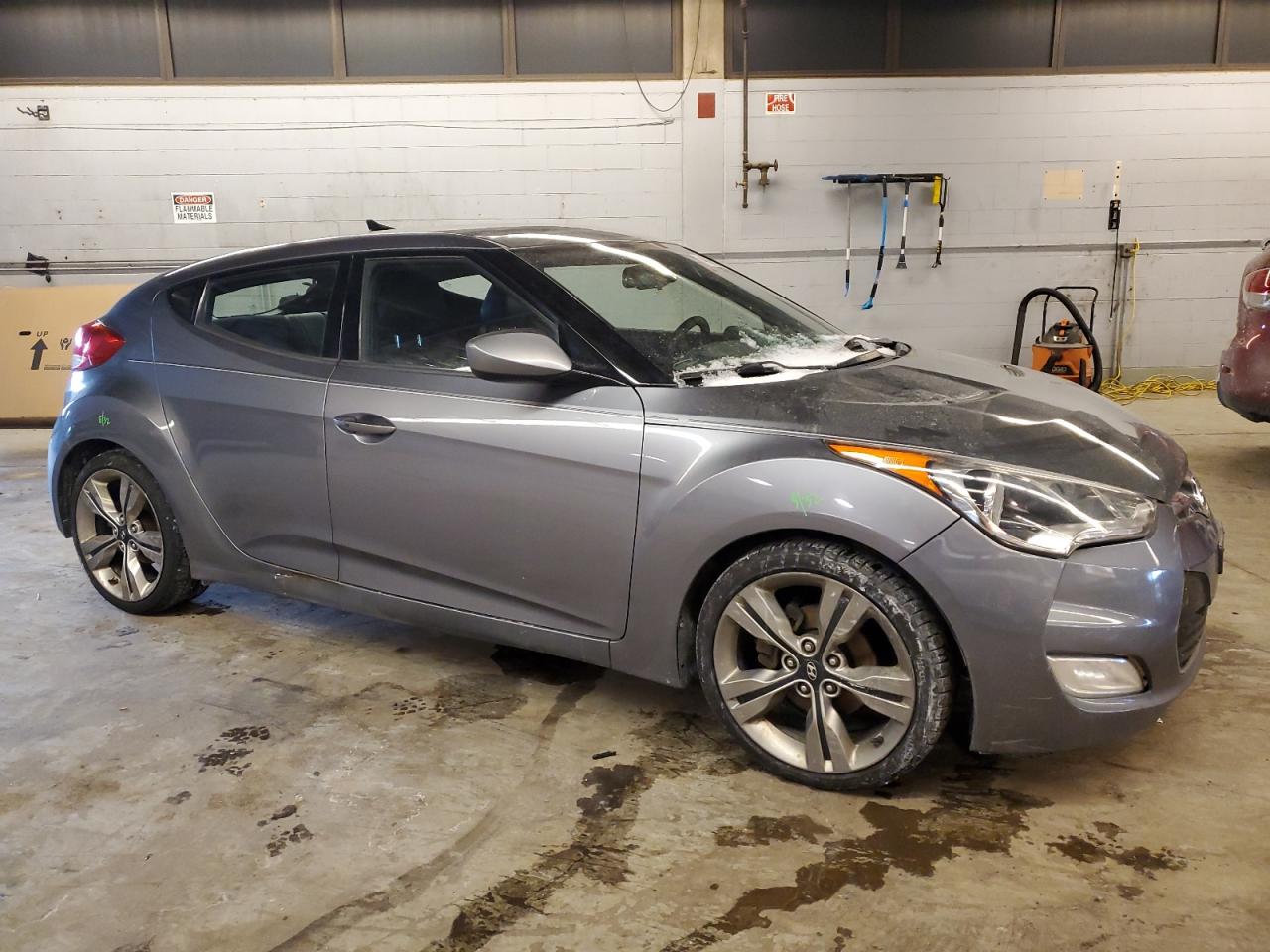 2012 Hyundai Veloster - Image 4