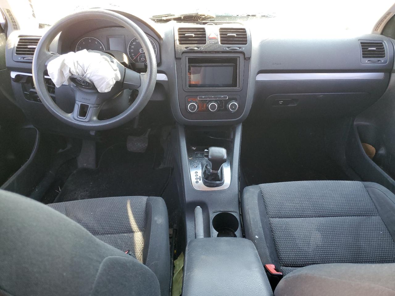 2010 Volkswagen Jetta - Image 8