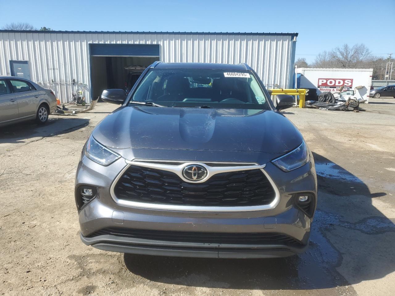 2021 Toyota Highlander - Image 5