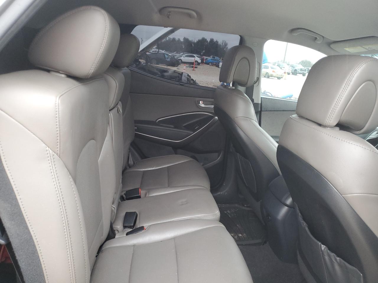 2017 Hyundai Santa Fe - Image 11