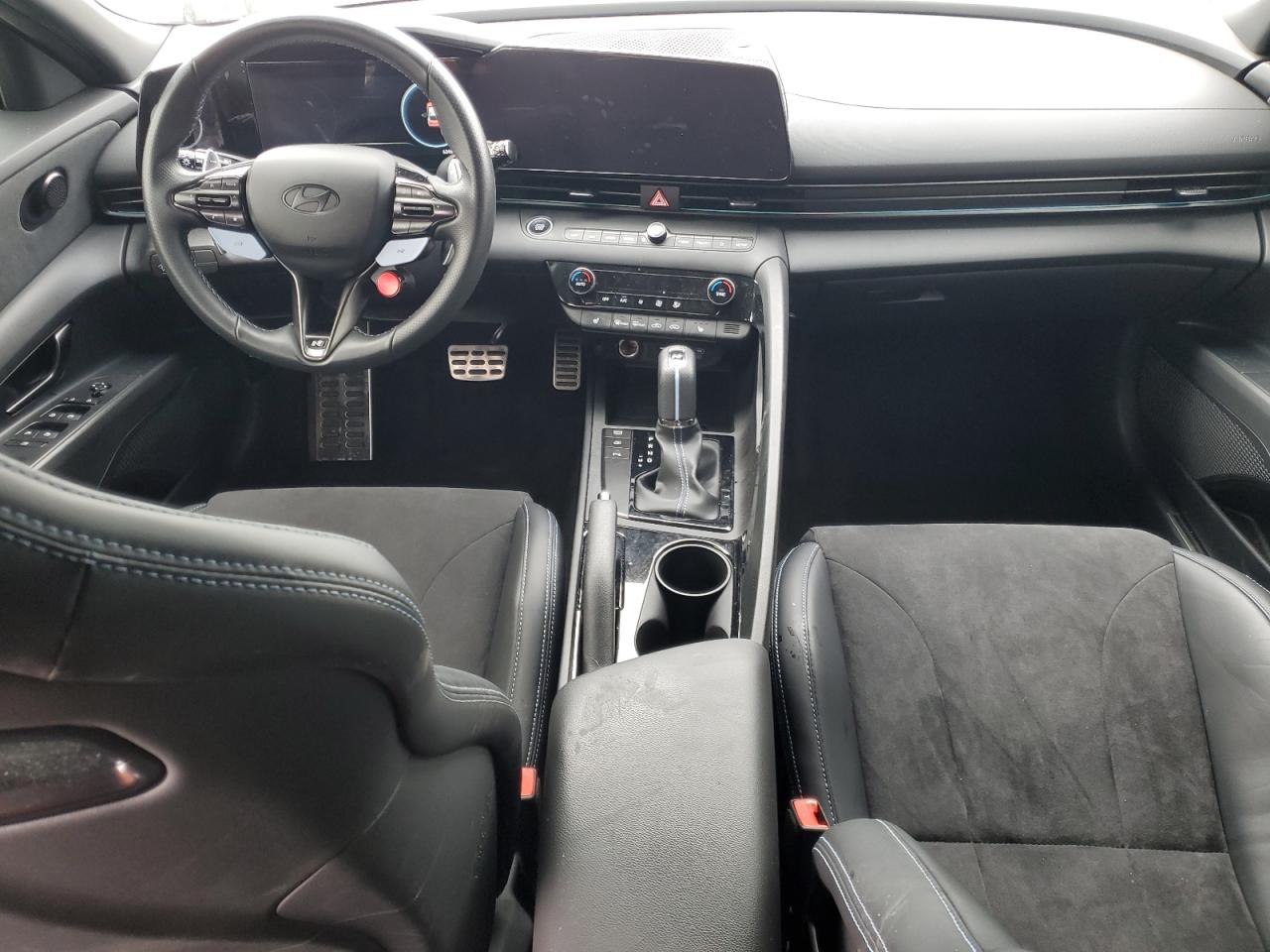 2024 Hyundai Elantra - Image 8