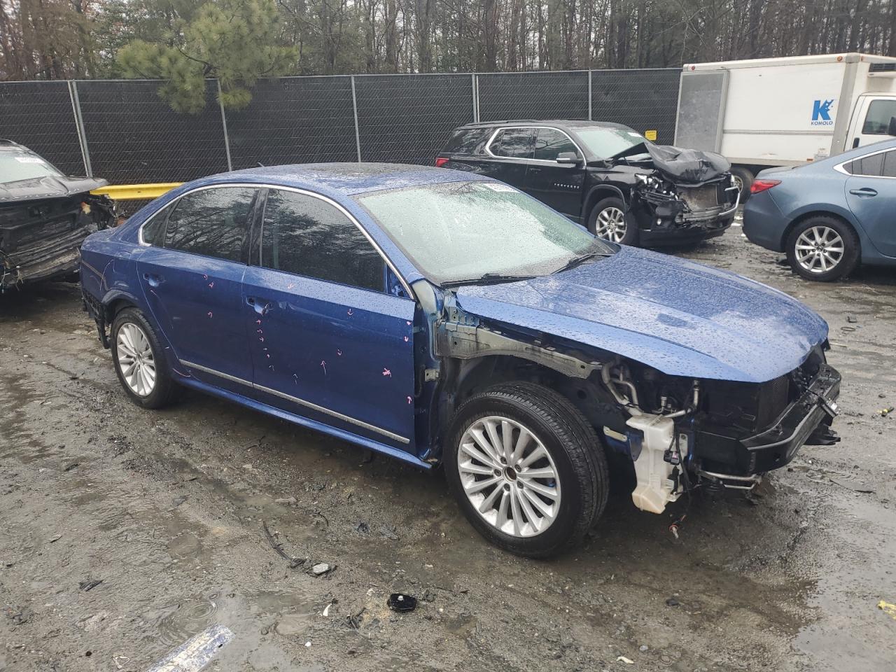 2017 Volkswagen Passat - Image 4