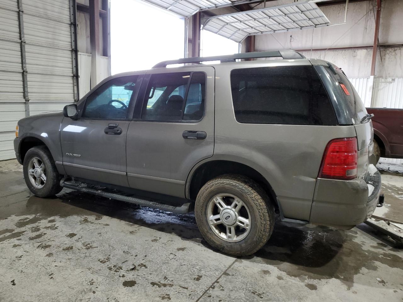 2005 Ford Explorer - Image 2