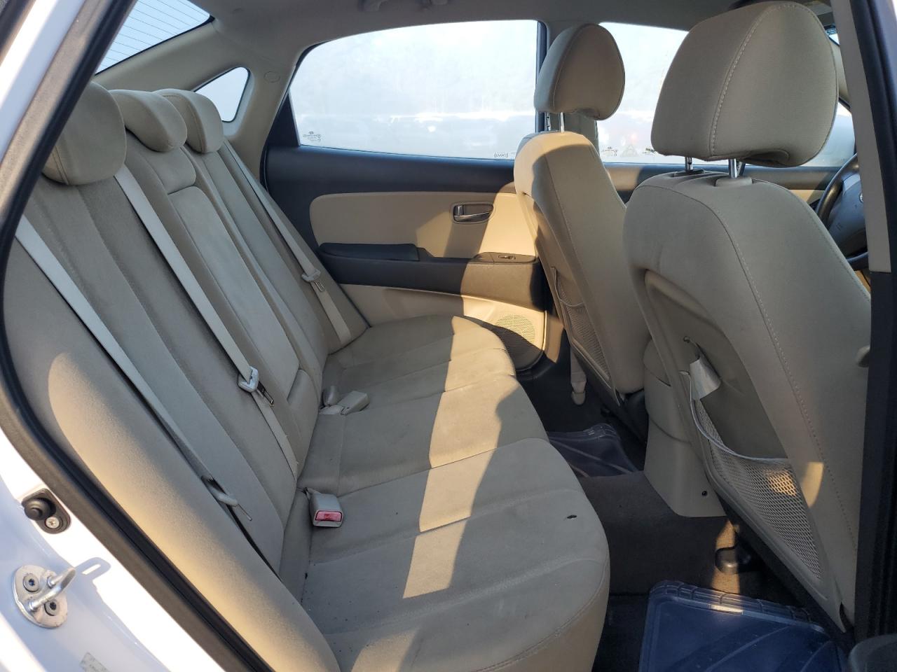 2010 Hyundai Elantra - Image 10