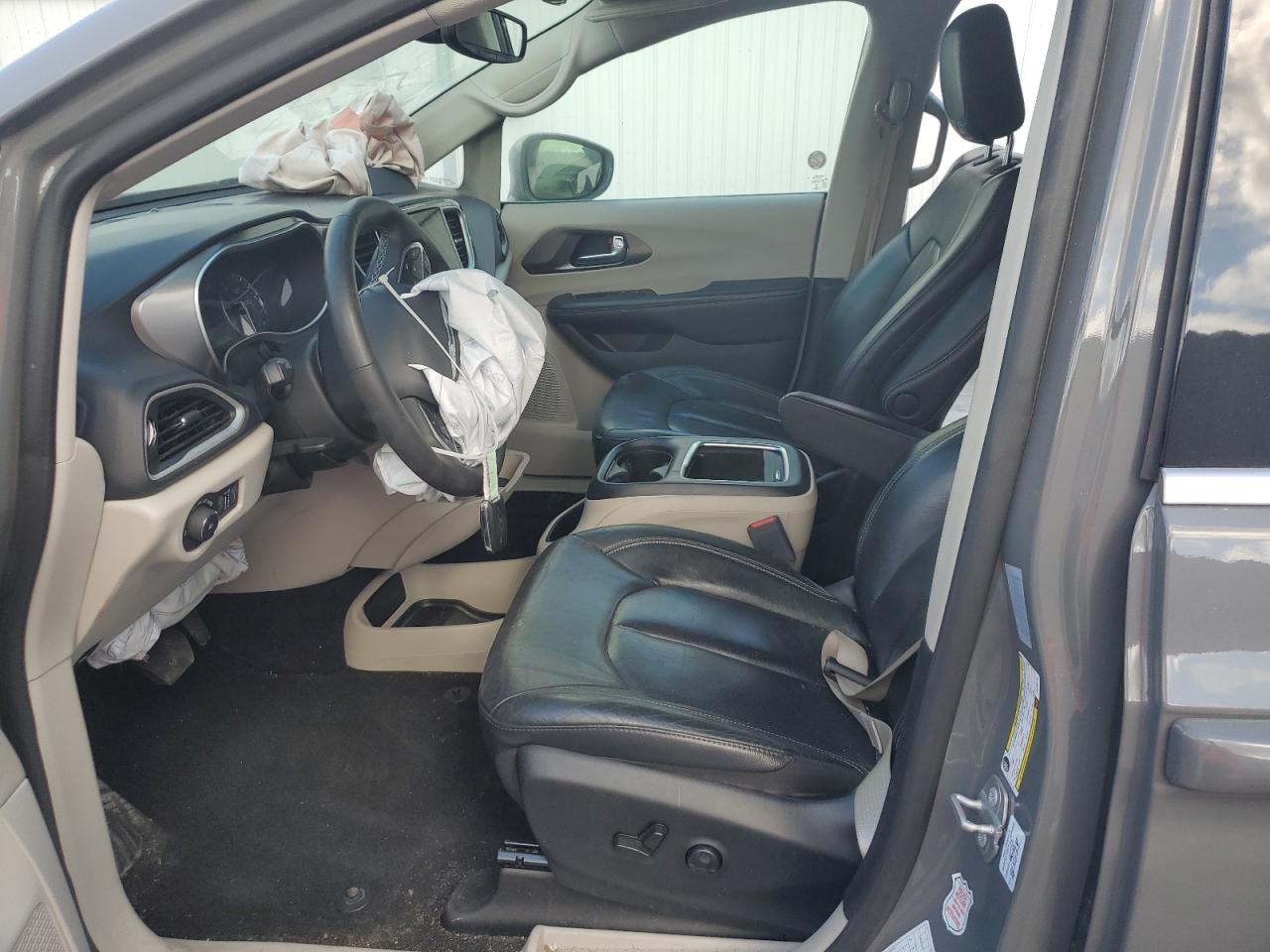 2022 Chrysler Pacifica - Image 7