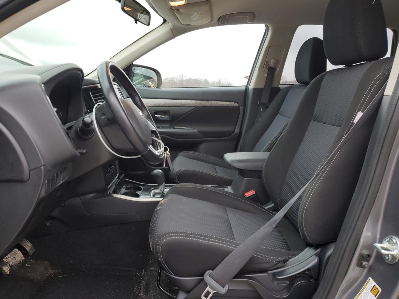 2017 Mitsubishi Outlander - Image 7
