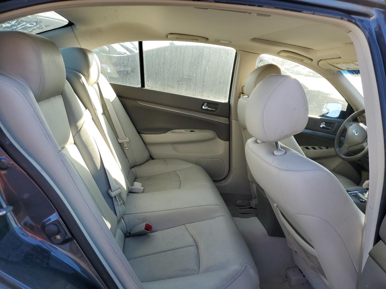2011 Infiniti G - Image 10