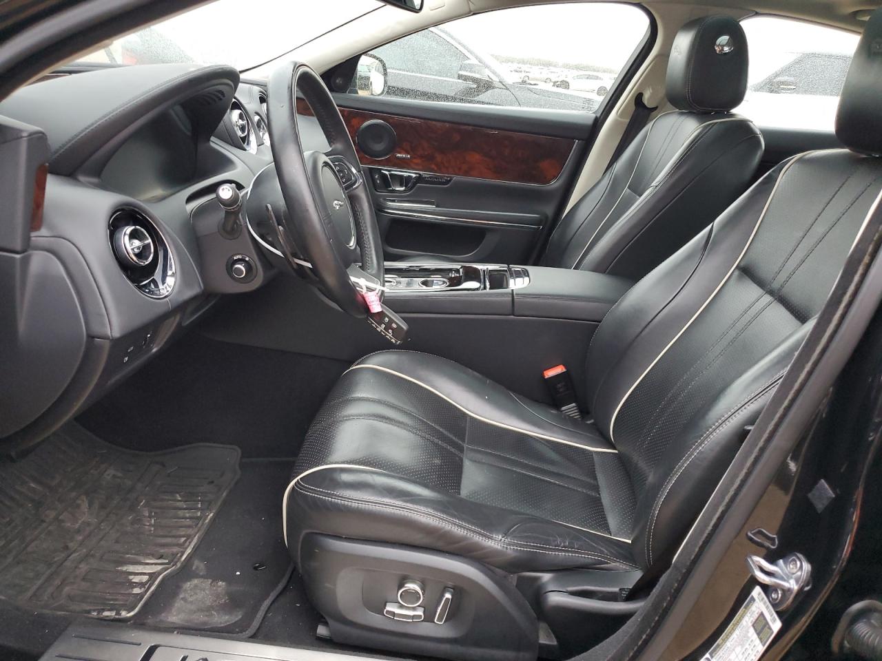 2017 Jaguar XJ - Image 7