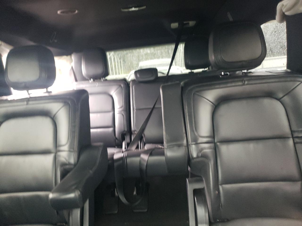 2022 Lincoln Navigator - Image 10