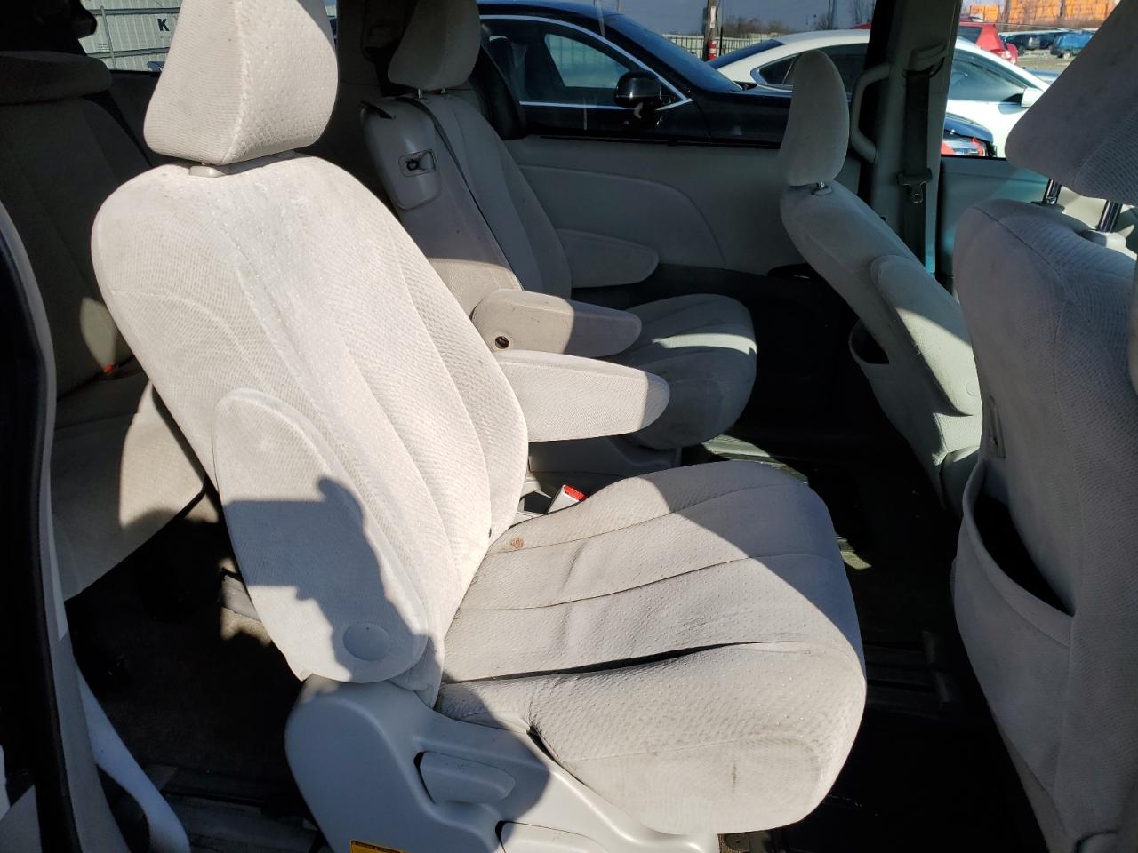 2013 Toyota Sienna - Image 11