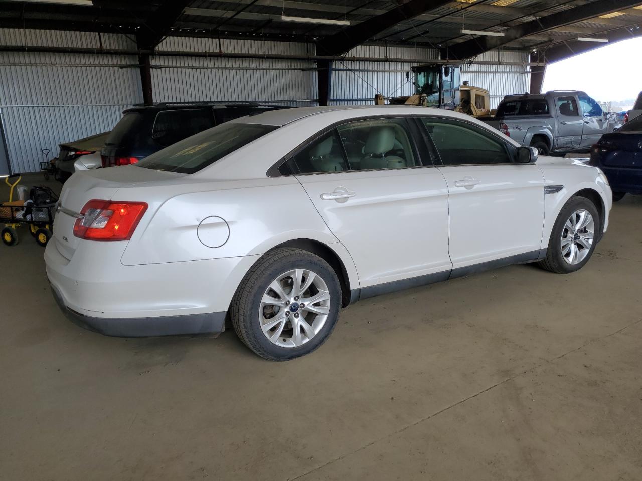 2010 Ford Taurus - Image 3