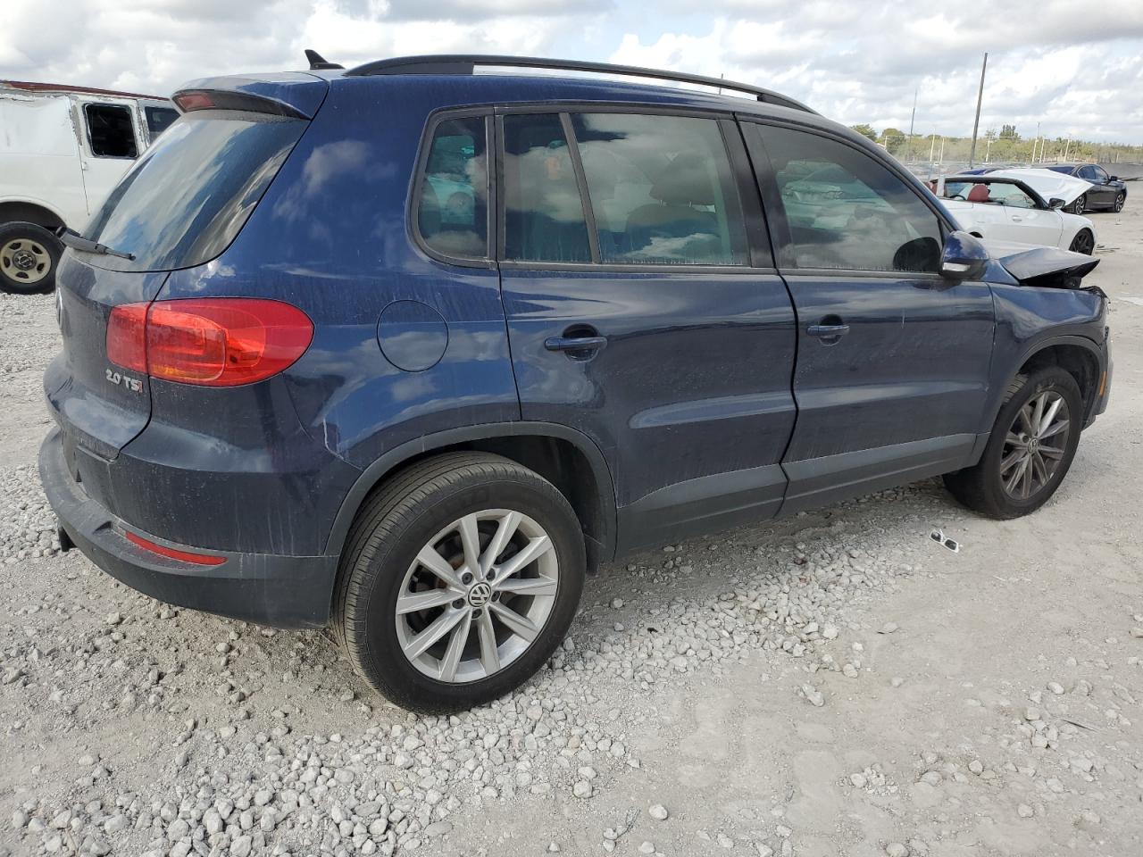 2015 Volkswagen Tiguan - Image 3