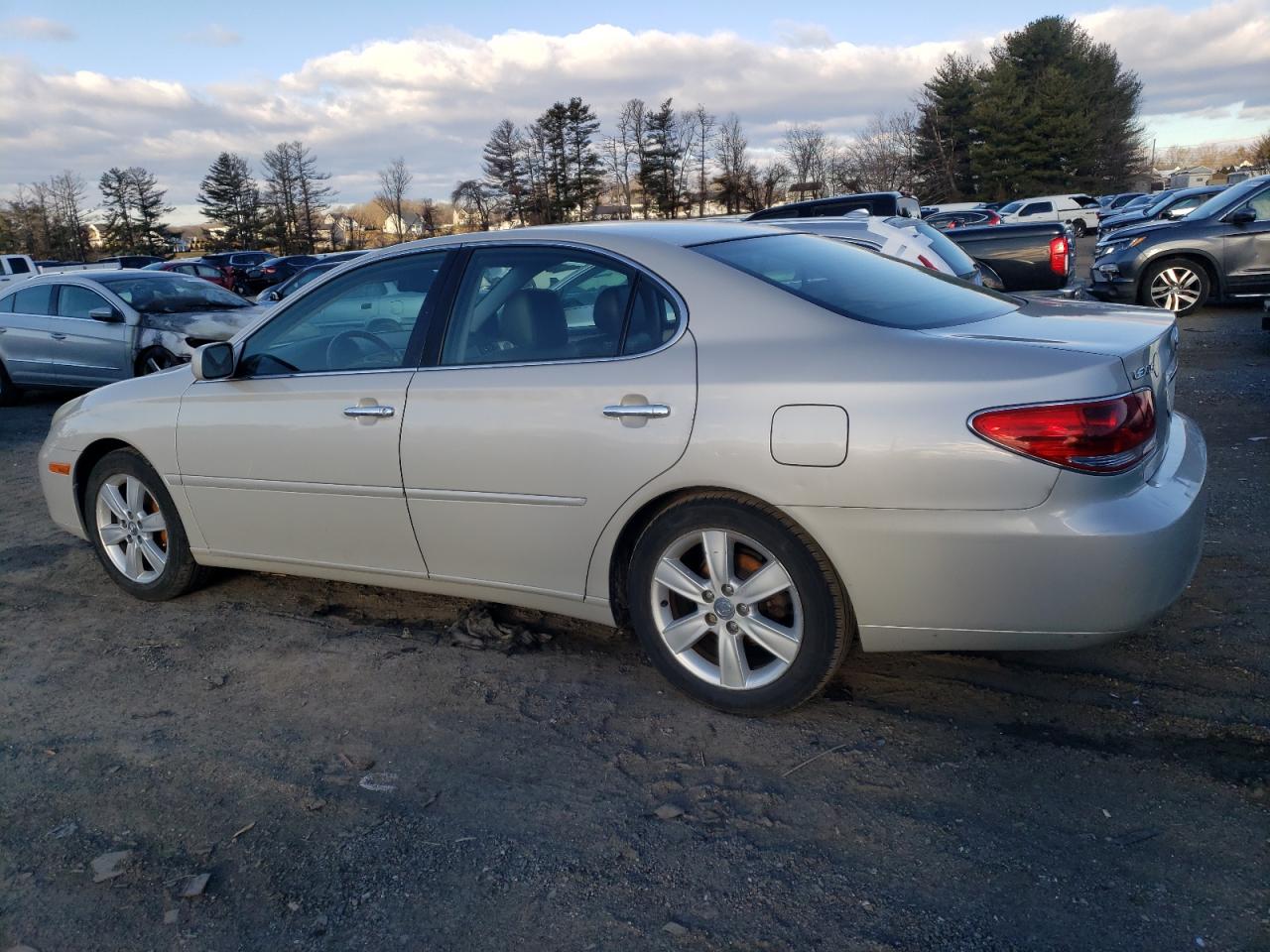 2005 Lexus ES - Image 2
