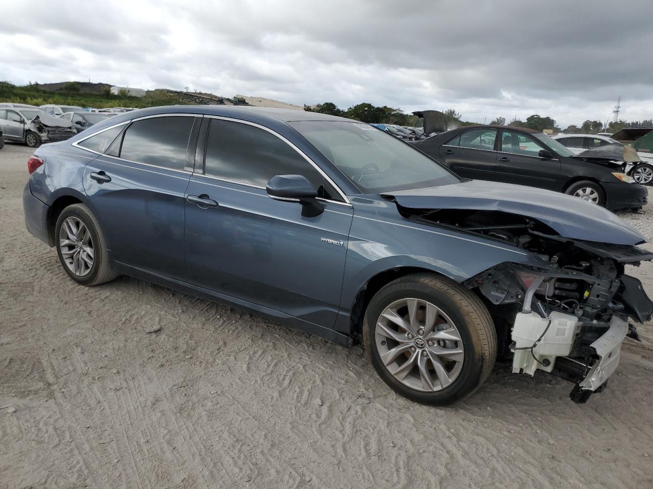2021 Toyota Avalon - Image 4