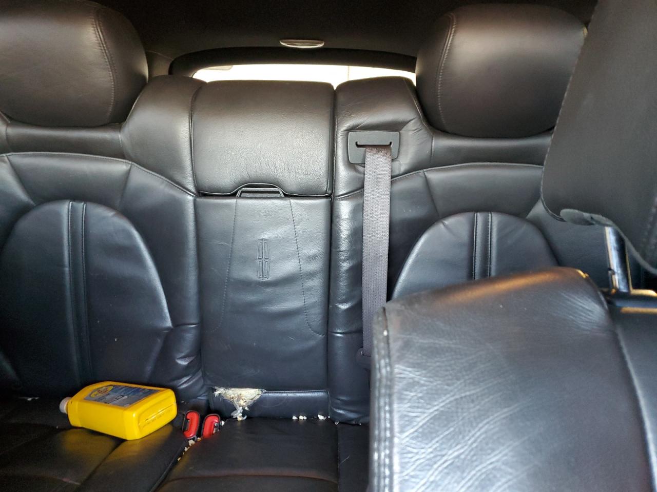 2015 Lincoln MKT - Image 10