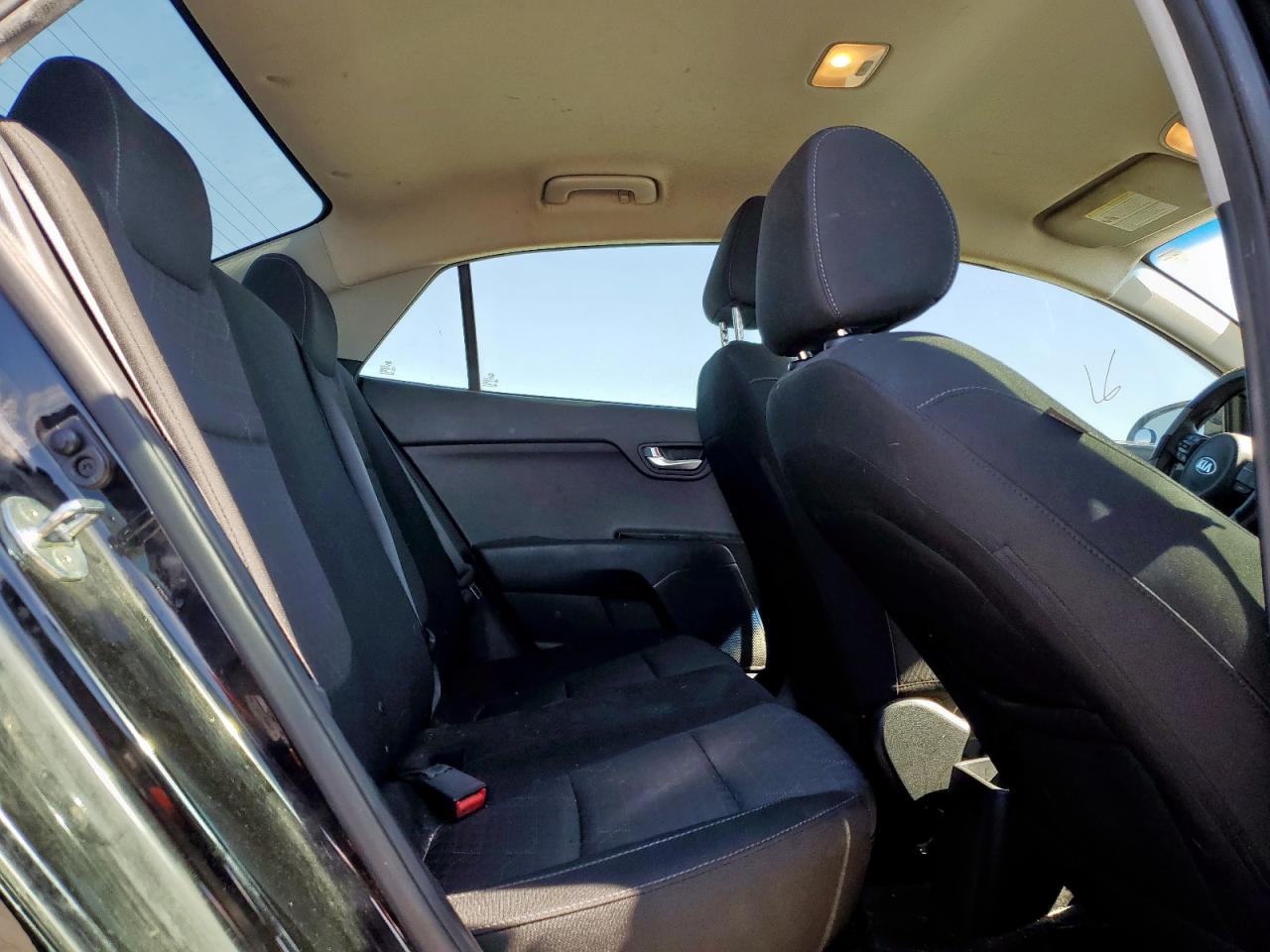 2020 Kia Rio - Image 10