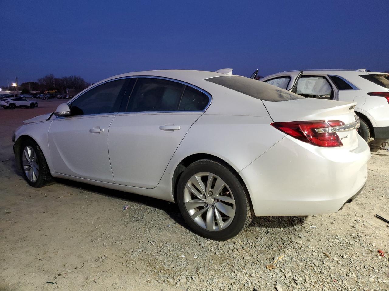 2016 Buick Regal - Image 2