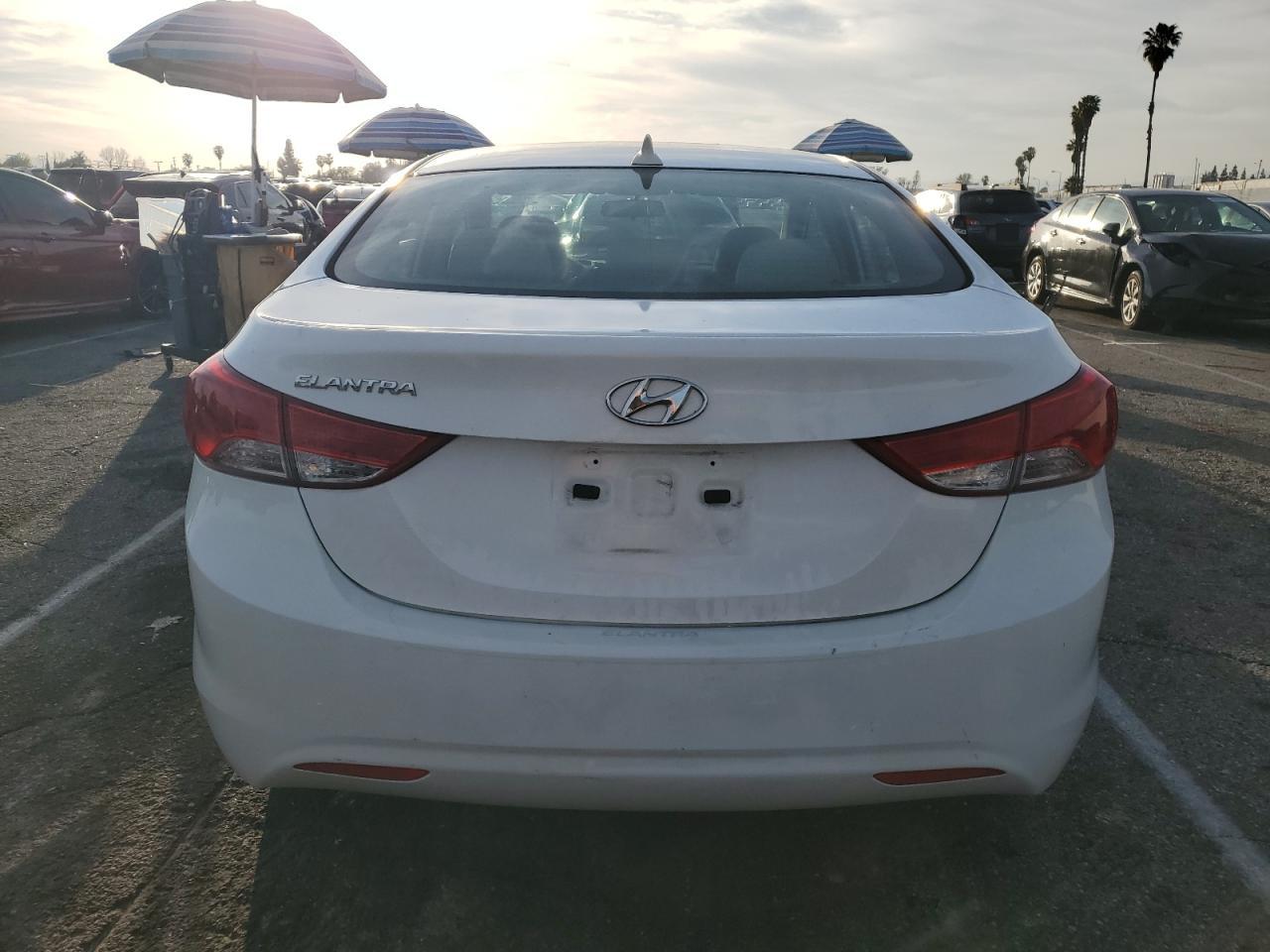 2013 Hyundai Elantra - Image 6