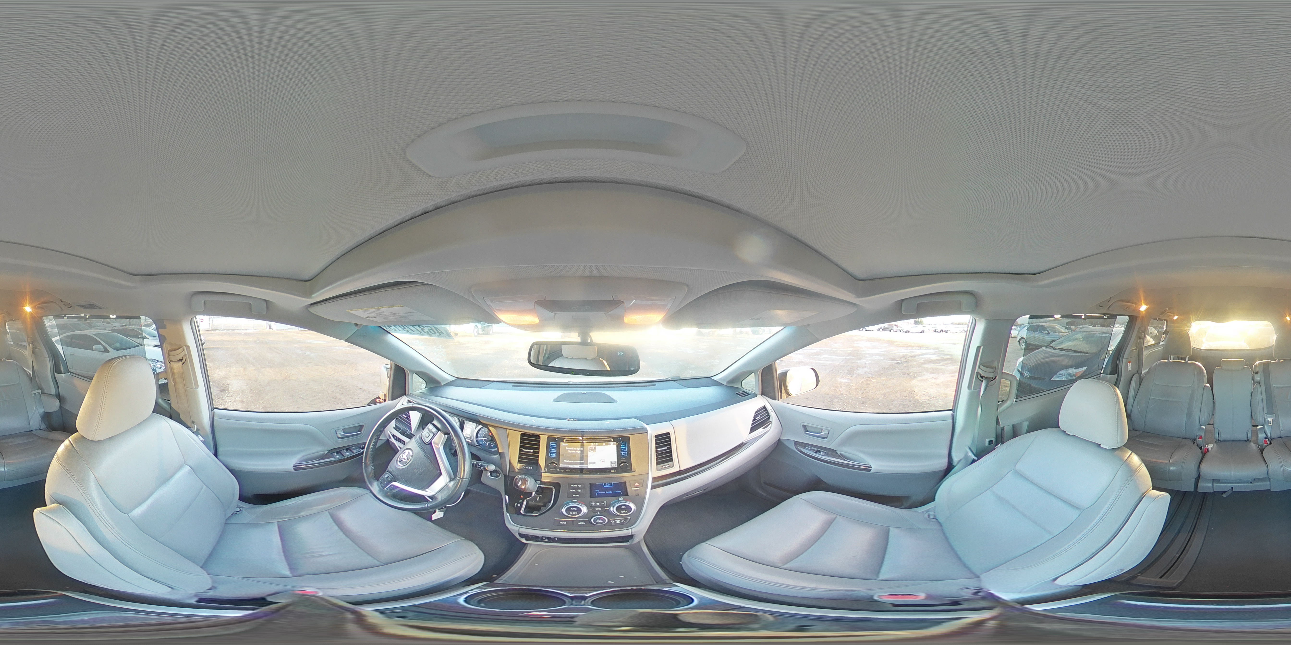 2016 Toyota Sienna - Image 13