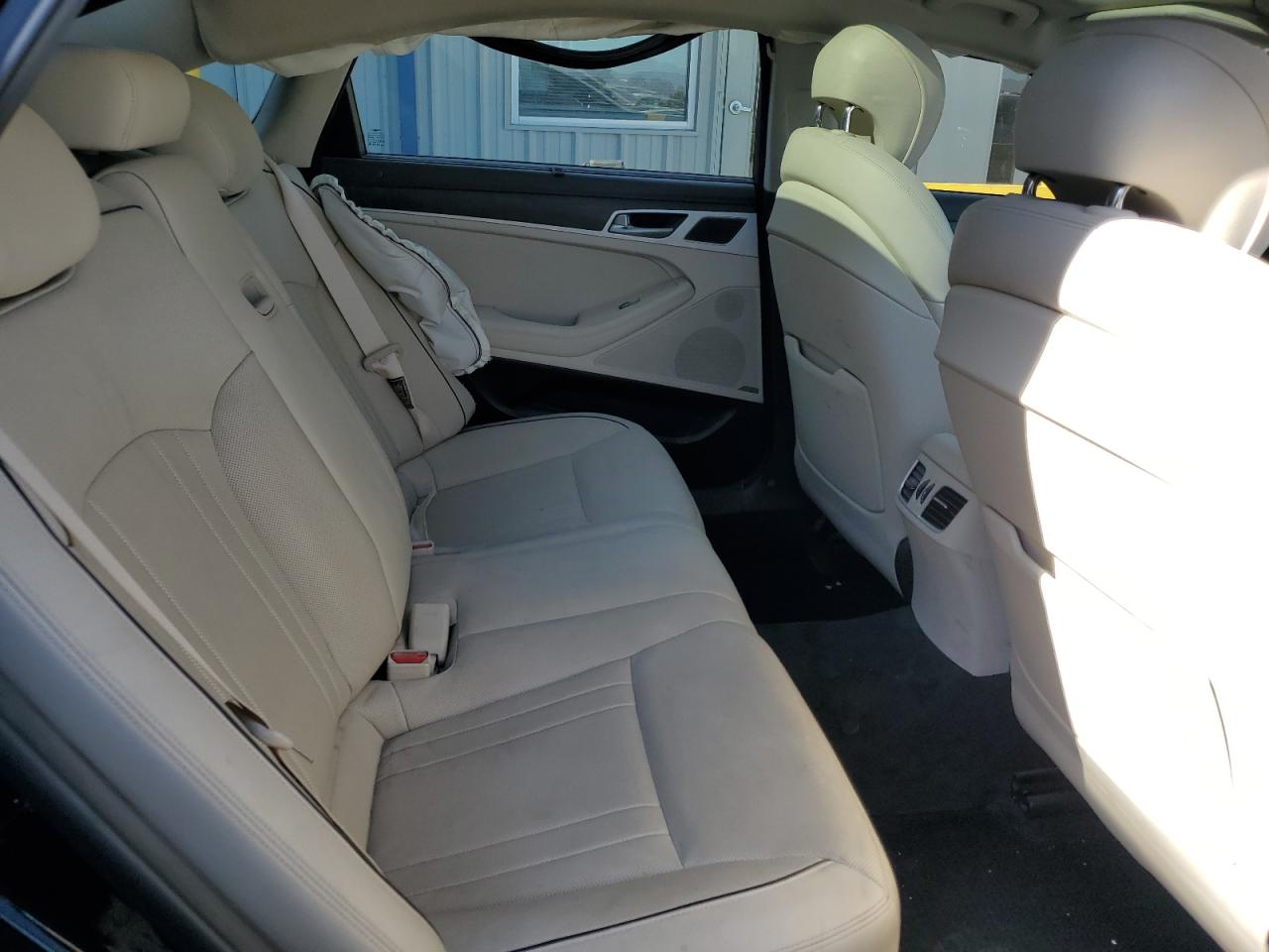 2017 Genesis G80 - Image 10