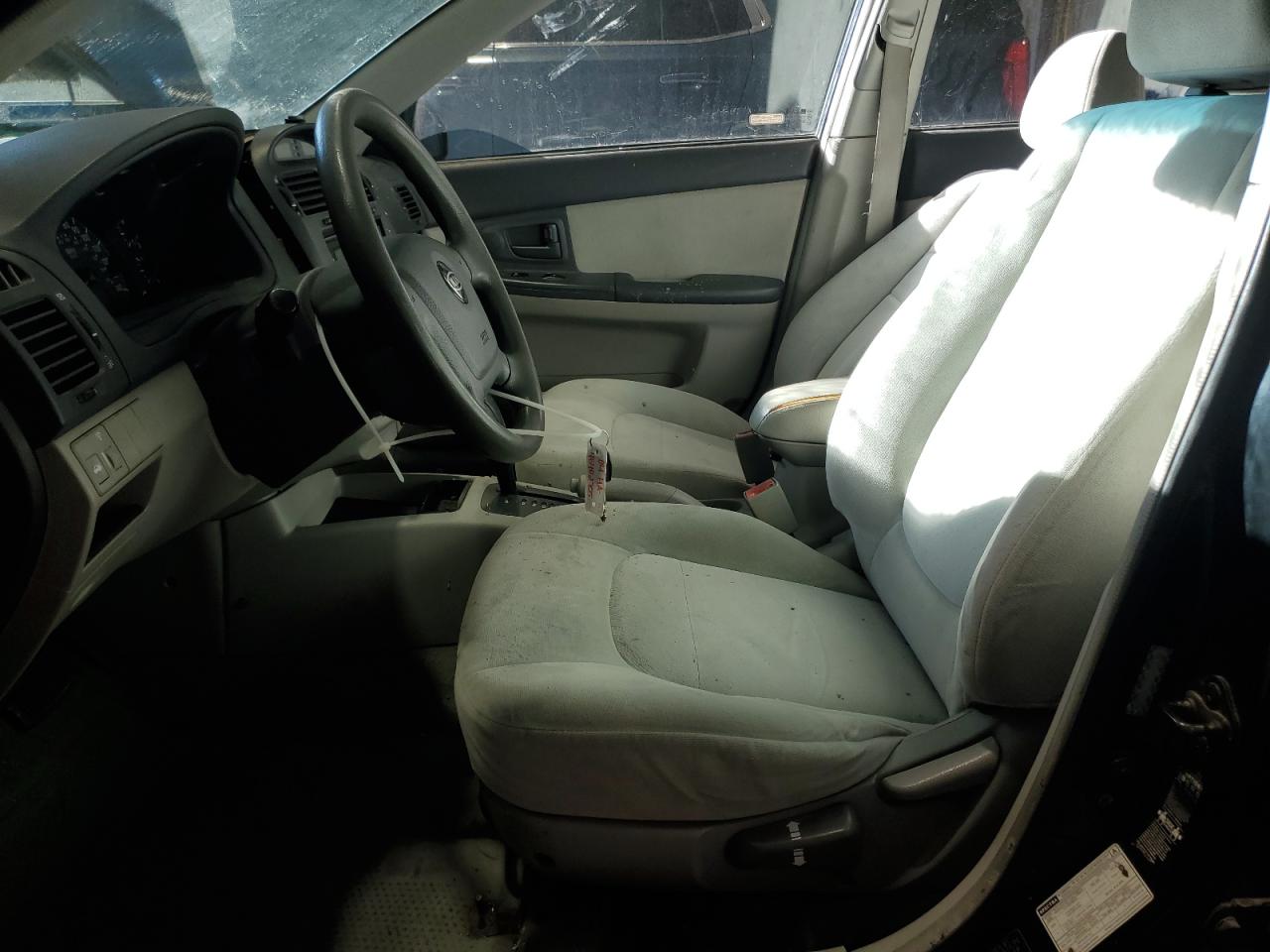 2004 Kia Spectra - Image 7