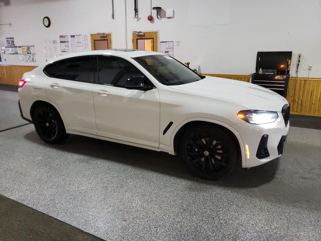 2022 BMW X4 - Image 4