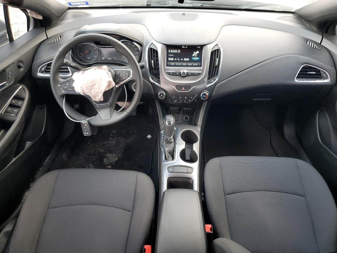 2018 Chevrolet Cruze - Image 8