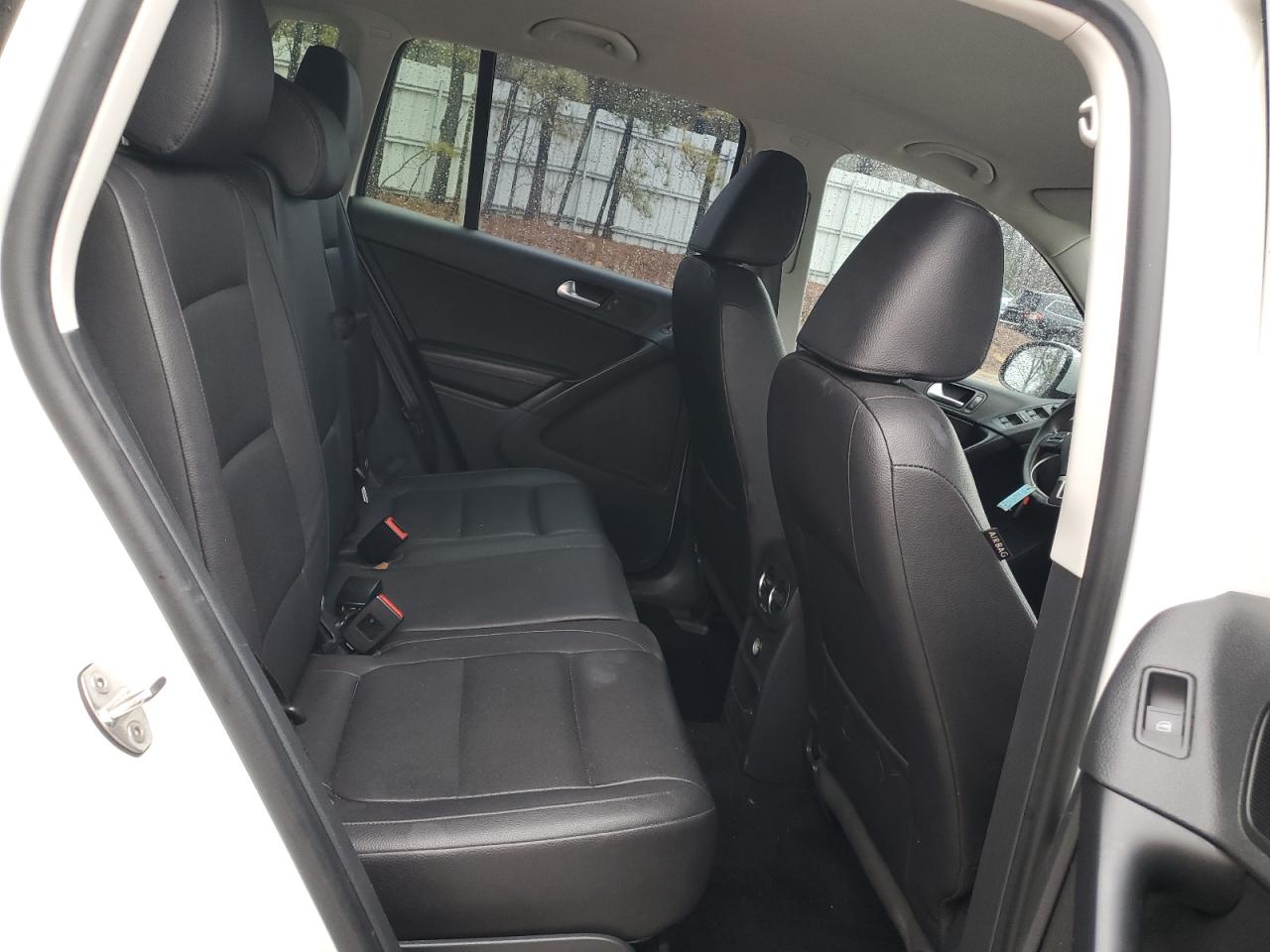 2017 Volkswagen Tiguan - Image 11