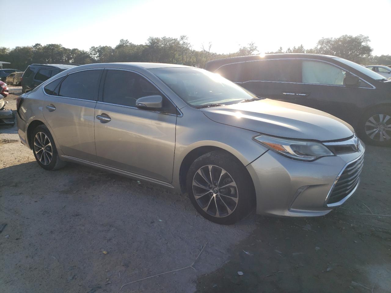 2016 Toyota Avalon - Image 4