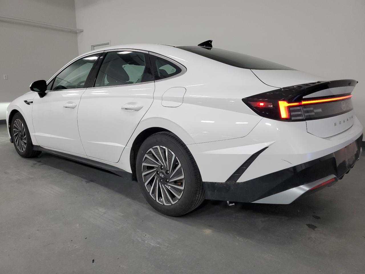 2024 Hyundai Sonata - Image 2