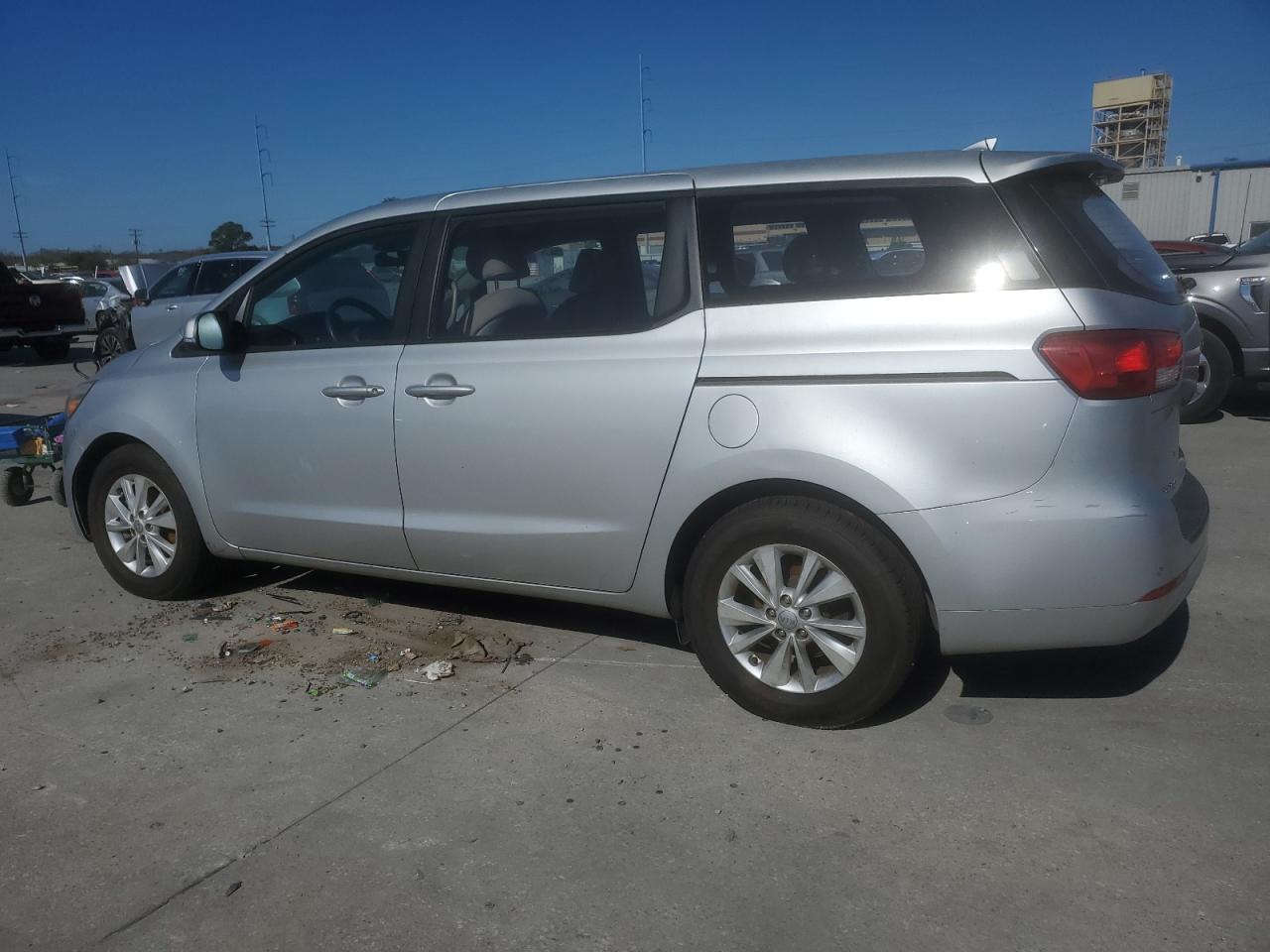 2015 Kia Sedona - Image 2