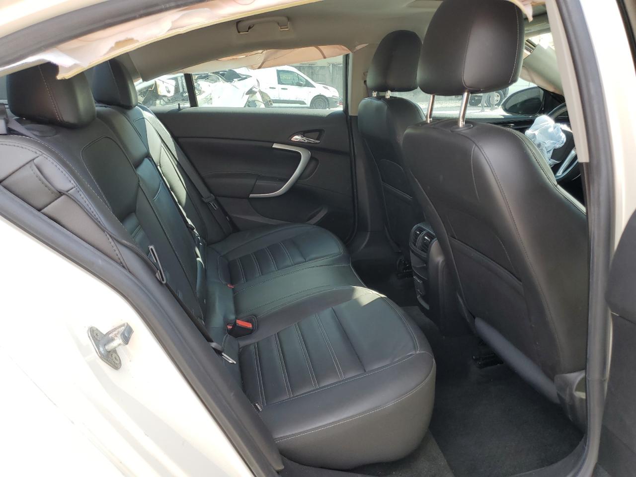 2013 Buick Regal - Image 10